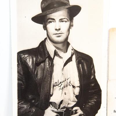 AUTOGRAPHED PHOTO / LETTER - ACTOR ALAN LADD