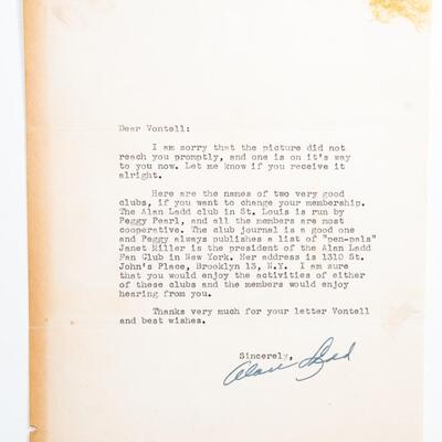 AUTOGRAPHED PHOTO / LETTER - ACTOR ALAN LADD