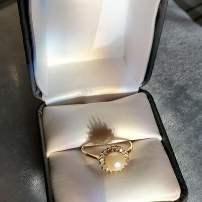 Ladies Pearl Ring with Surround Diamonds