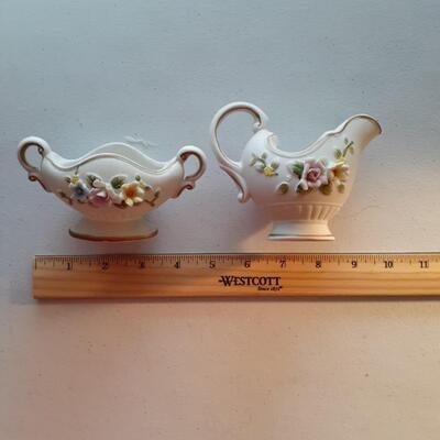 2 vintage porcealan collectables