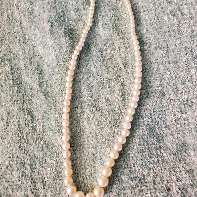 15" Pearl necklace, 14K clasp