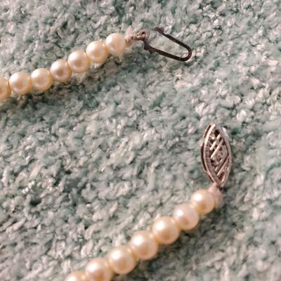 15" Pearl necklace, 14K clasp