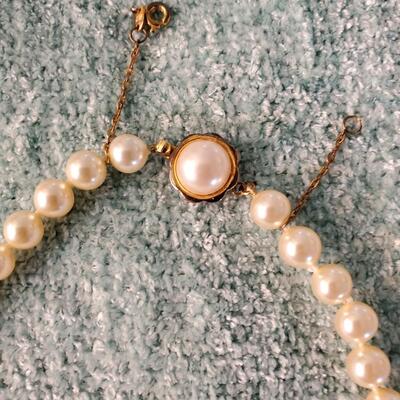 18" cream color pearls