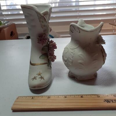 2 vintage collectable porcealan figurines