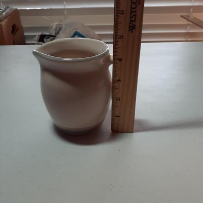 1 vintage collectable porcealan figure