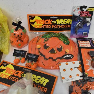 Halloween Décor: Earrings, Bells, Lights, Pumpkin, Signs, Bats and More! - New