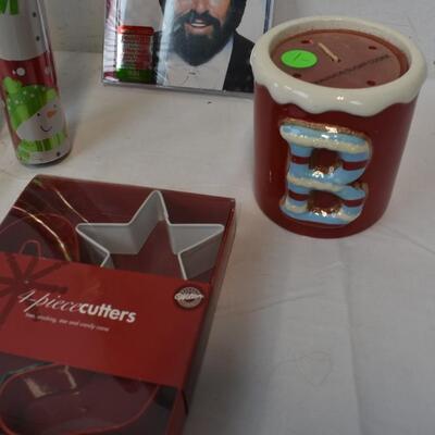 7 Items of Christmas: Tree Candle, 4-Piececutter, Snowflake Picks, Cards - New