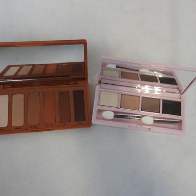 6 pc Makeup: 4  Eye shadow palettes 2 brush cases. Urban Decay Petite Heat - New