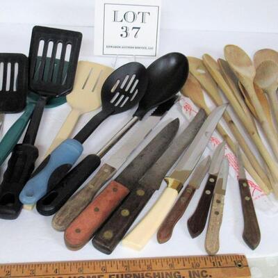 Lot of Wood Spoons, Plastic Utensils, Knives