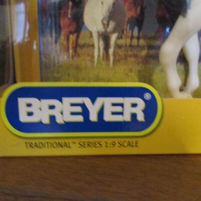 Breyer Horse 1:9 Scale Traditional
