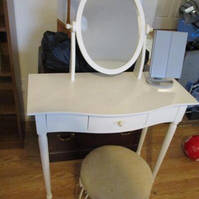 Vanity Dressing Table With Stool & Mirrors  45 1/2