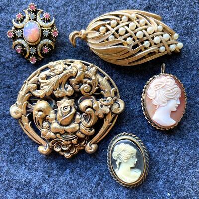 Lot 235 Group 5 Costume Jewelry Pins / Brooches Cameo Lesner Opal