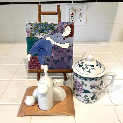 Lot 256 Tile by Carol Keiser Double Cat Salt & Pepper Covered Tea Mug