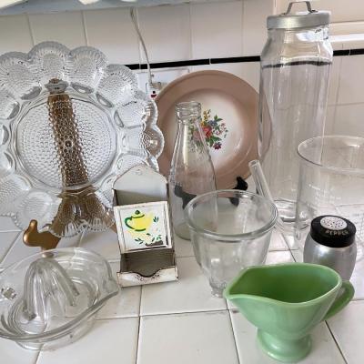 Lot 264 Group Vintage Kitchen Glassware Juicer Jadite Creamer Milk Bottle