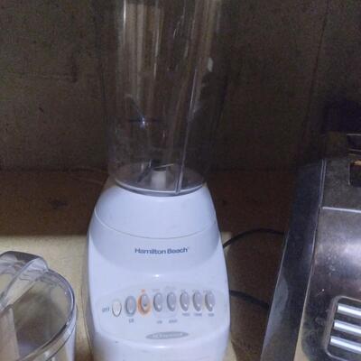 LOT 75 SMALL KITCHEN APPLIANCES