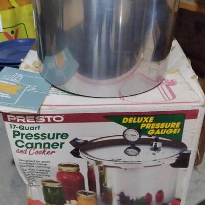 LOT 87  PRESTO PRESSURE CANNER AND SLAINLESS SLEEL POT