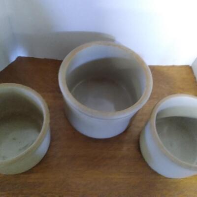 LOT  86  SMALL CROCKS