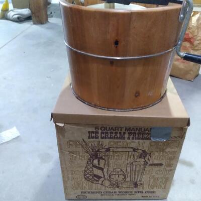 LOT 92  ICECREAM MAKER AND NESCO DEHYDRATER AND JERKY MAKER