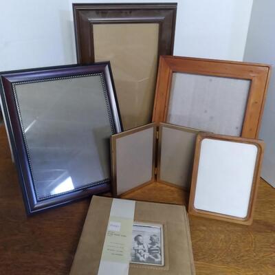 LOT 93 PICTURE FRAMES AND PHOTO ALBUM