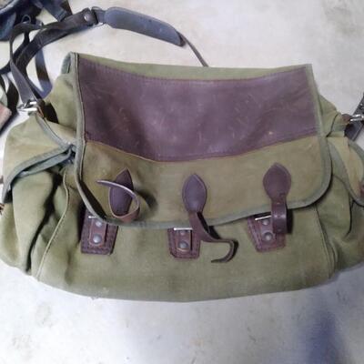 LOT  94 CARRY BAGS