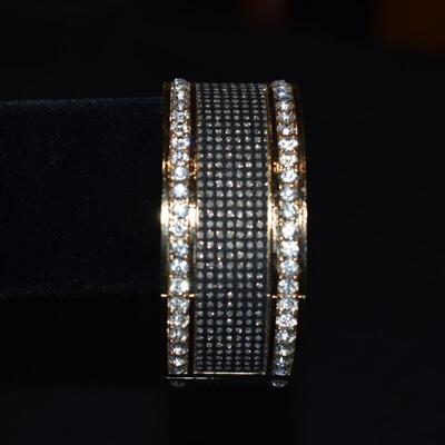 Bangle bracelet