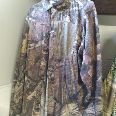 LOT 85  CABELAS CAMAFLOGH WEAR