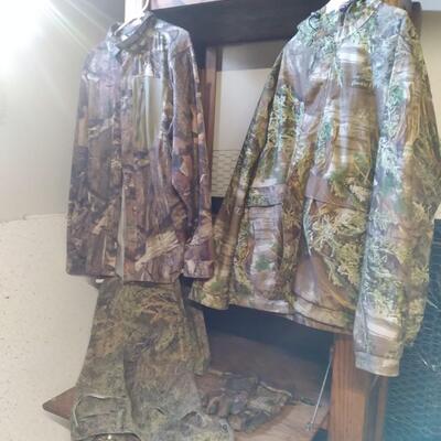 LOT 85  CABELAS CAMAFLOGH WEAR