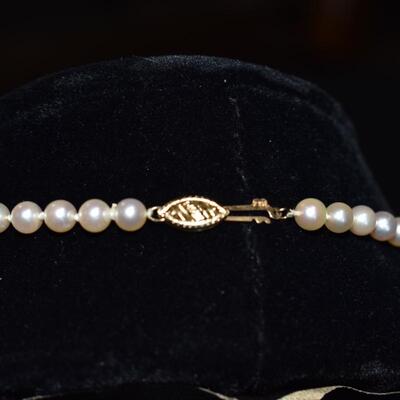 14 karat gold and cultured pearl bracelet and necklace set