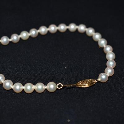 14 karat gold and cultured pearl bracelet and necklace set