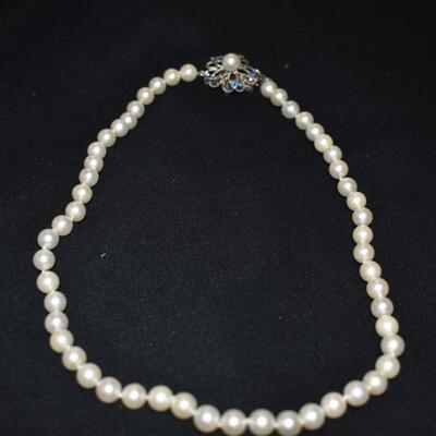 Beautiful pearl choker