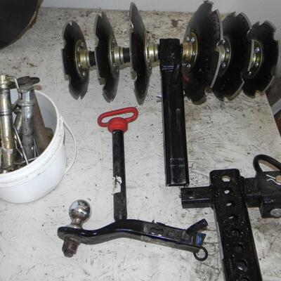 LOT 12   19" DISK & HITCHES