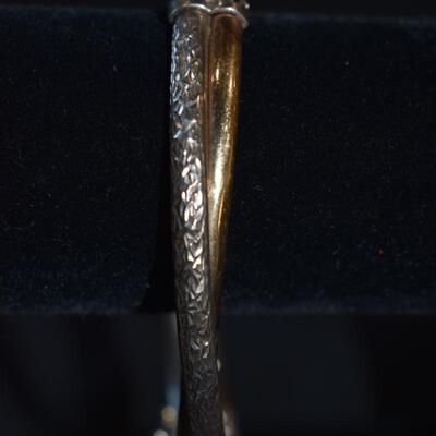 Hinged bangle twist bracelet