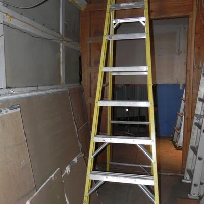 LOT 100  WERNER 8FT LADDER