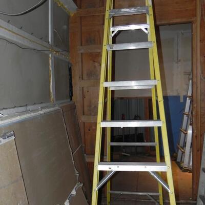LOT 100  WERNER 8FT LADDER
