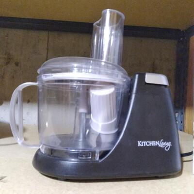 LOT  128  PROCESSOR  AND GARMENT STEAMER
