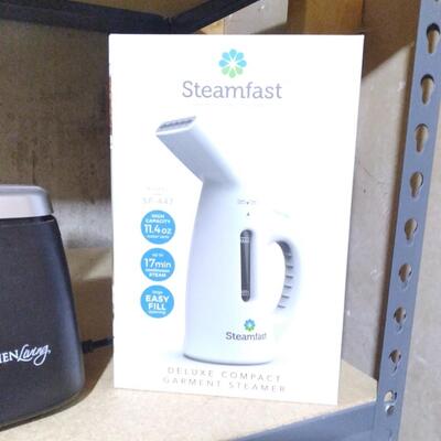 LOT  128  PROCESSOR  AND GARMENT STEAMER