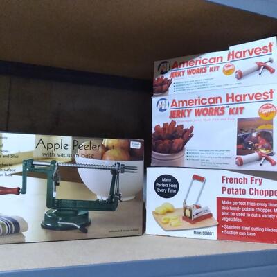 LOT  117 SMALL KITCHEN GADGETS