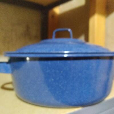 LOT    ENAMEL ROASTING PANS