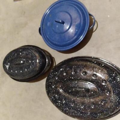LOT    ENAMEL ROASTING PANS
