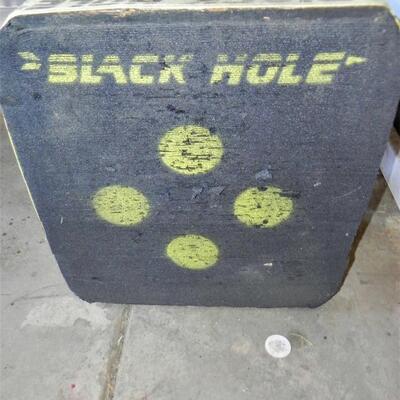 LOT    HUNTING VEST AND SHOOTING TARGET