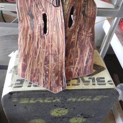 LOT    HUNTING VEST AND SHOOTING TARGET