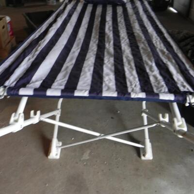 LOT 151  PORTABLE HAMMOCK