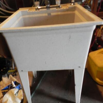 LOT 155  UTILITY SINK