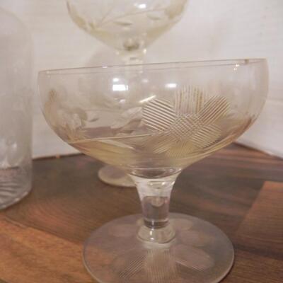 LOT 116   ETCHED GLASS DECANTER AND MATCHING GLASSES