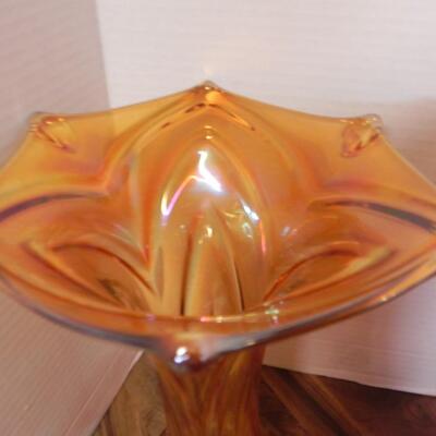 LOT 143  VINTAGE ORANGE GLASS AND GOLD SWIRAL