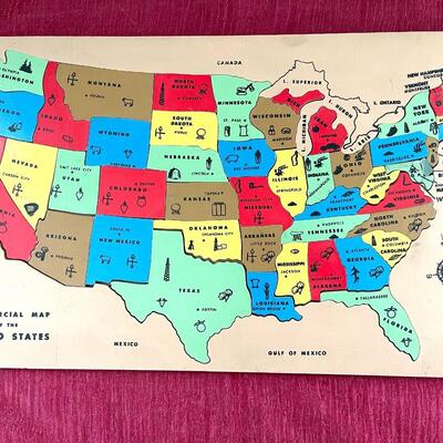 Lot 300  Wooden Puzzle Map USA Complete