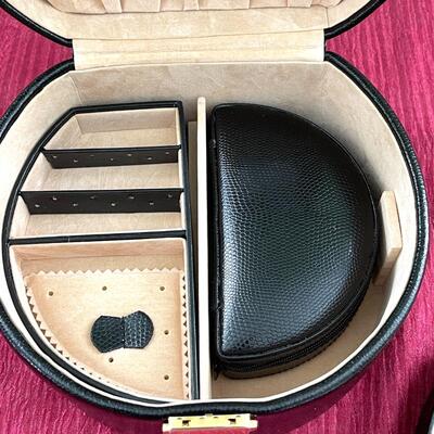 Lot 314 Wolf Designs Genuine Leather Jewelry Travel Case