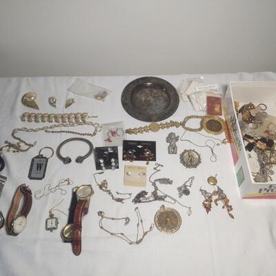 Odd Lot Of Jewelry