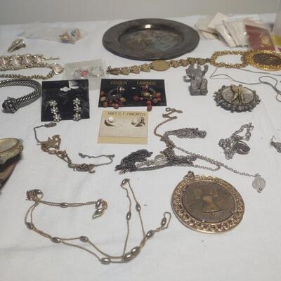 Odd Lot Of Jewelry