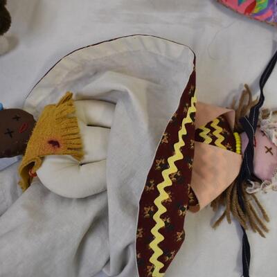 2 Dolls and 1 Basket, Native American, Arctic Circle